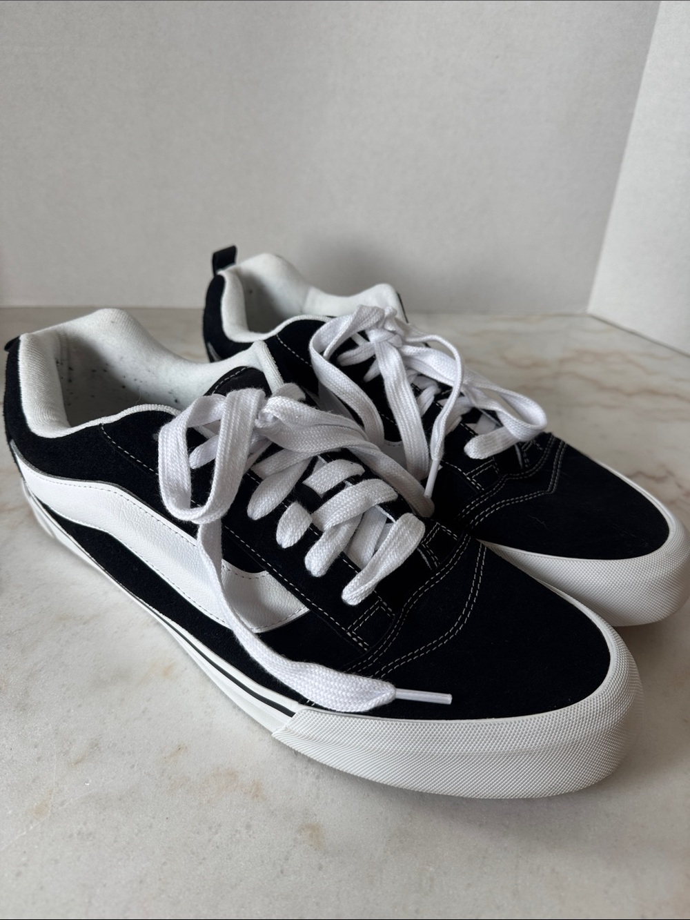 Vans Knu School Classic Black & White Skate Sneakers - Men